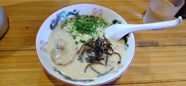 「博多豚骨ラーメン、替え玉（やわ）」@コハクノトキの写真