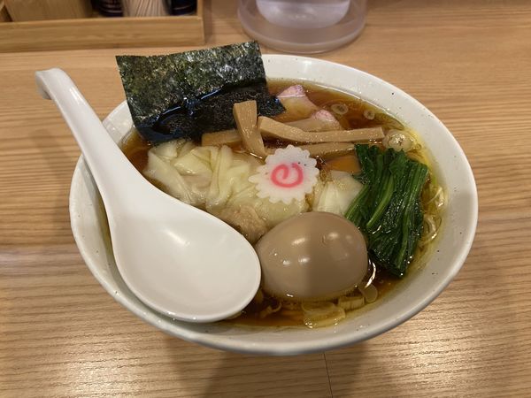 「ワンタンメン、半熟煮卵(1140円)」@白河手打中華そば 中村の写真