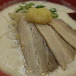 とんこつキング 830円