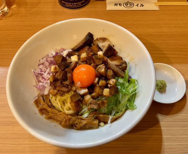 「チャーシューまぜそば（1000円）」@RAMEN ガモウスマイルの写真