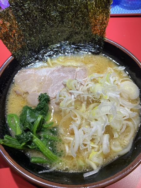 「ラーメン＋薬味ねぎ」@横浜ラーメン 新横家の写真