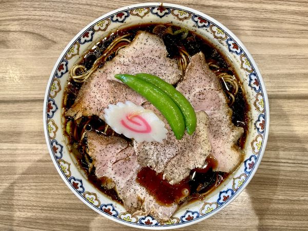「サッポロ赤星→ ブラックチャーシュー 細麺大盛 生卵」@くじら食堂 nonowa東小金井店の写真