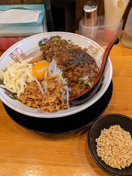 「プチ油そば＋おまけ（フライドガーリック）」@らーめんぶっ豚 八王子店の写真