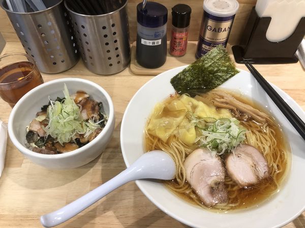 「醤油ワンタンメン+他」@ふる川食堂の写真