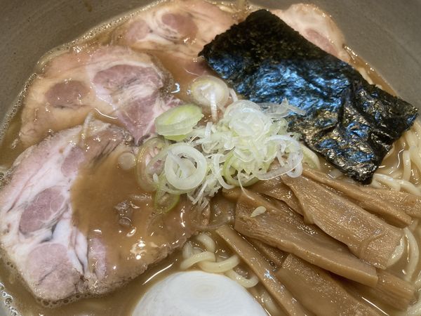 「らーめん(大)+チャーシュー」@麺屋吉左右の写真