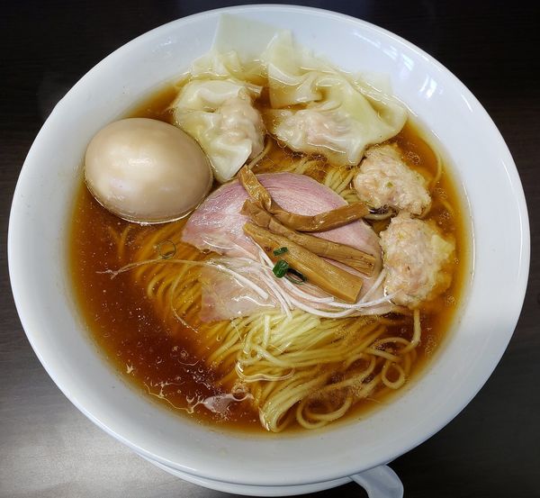 「醤油そば、ワンタン、鶏つくね、味玉」@中華そば 裏慶の写真