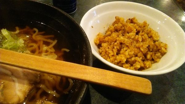 「日替ランチ ラーメンとミニキムチチャーハン 825円」@焼肉ガーデン 森林の写真