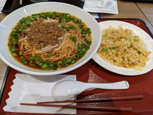 「台湾ラーメン（大盛り無料）＋半炒飯セット」@王記厨房 イオンモール浦和美園店の写真