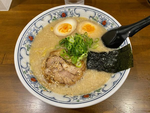 「特製背脂4倍にんにく醤油」@ラーメン・ぶーけの写真