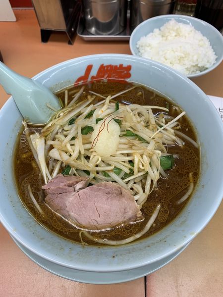 「熟成味噌もやしラーメン 半ライスセット1020円」@ラーメン山岡家 野田店の写真