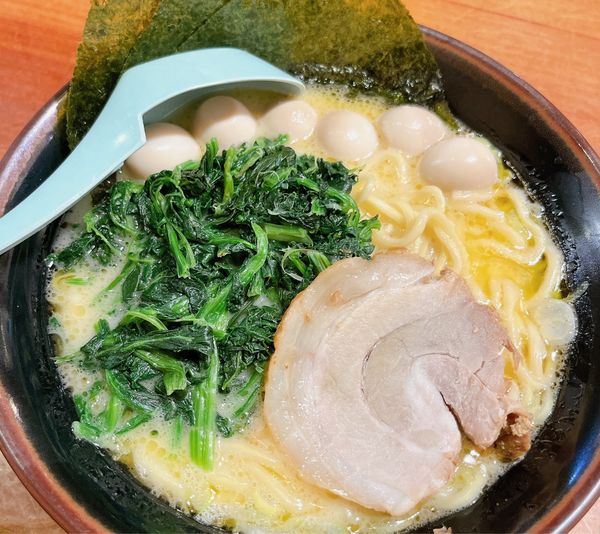 「ラーメン塩+うずら」@横浜家系ラーメン たくみ家 水戸見和店の写真