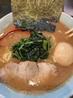 「ラーメン」@横浜家系豚骨醤油極太麺 侍 伏見店の写真
