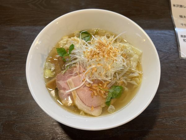 「海潮中華そば900円＋肉海老ワンタン200円」@中華そば べぃしっくの写真