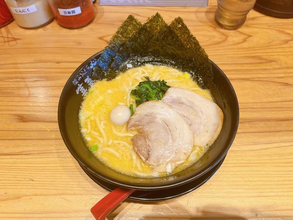 「醤油ラーメン+チャーシュー」@横浜家系ラーメン 喜夢家の写真