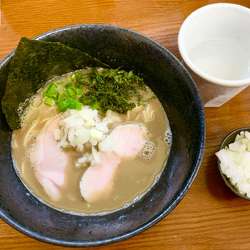 限定 こってり煮干の中濃らーめん  　with刻み玉ネギ & 和