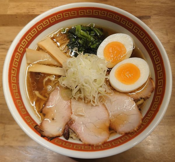 「手打ちラーメン並+たまご(1000円)」@西荻燈の写真