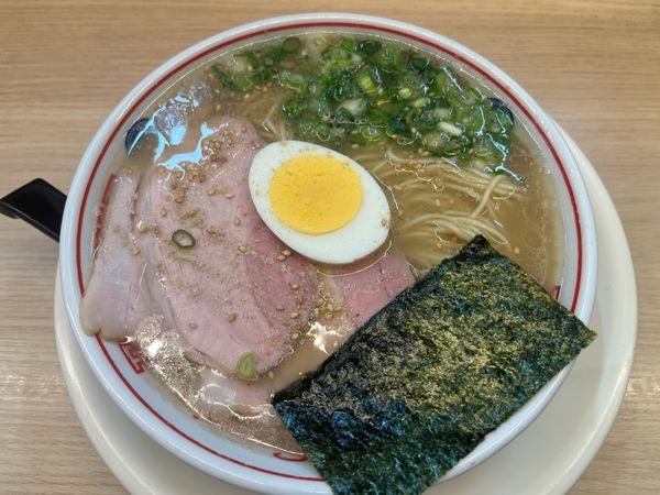 「淡口豚骨ラーメン（替え玉、辛もやしサービス）」@空ノ色 王子店の写真