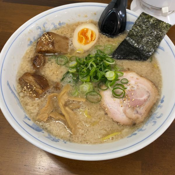 「背脂醤油ラーメン700円+角煮+大盛50」@ラーメン・ぶーけの写真