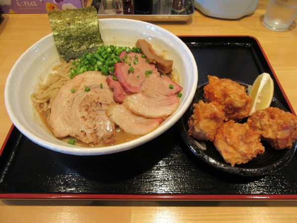 「濃厚海老まぜそば（９５０円）＋チャーシュー各種＋唐揚げ」@麺屋 隆志の写真
