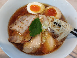 「特製しょうゆらーめん(1,100)」@らーめん藁の写真