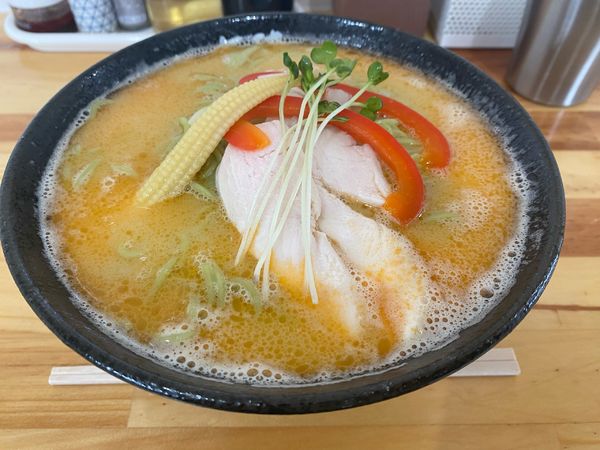 「特製鶏白湯(エビ油)1,000円+大盛100円+よだれ鷄380円」@麺や 友琦の写真