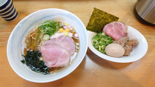 「特製いりこそば 1060円+豚バラなんこつ丼 200円」@讃岐ラーメン 香麦の写真