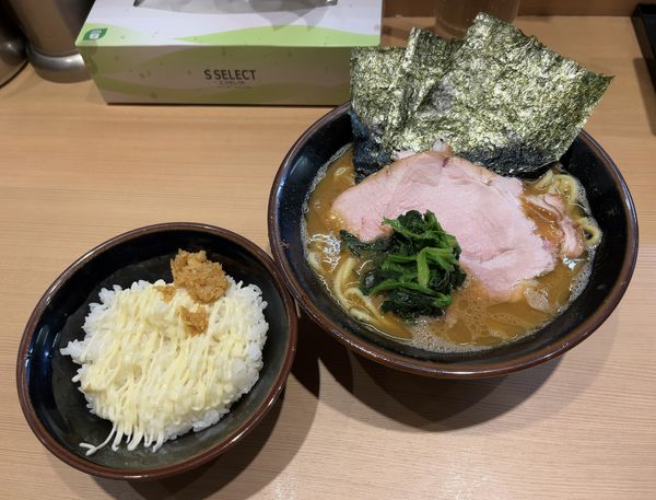 「ラーメン（並）＋ライス」@輝道家直系 皇綱家の写真