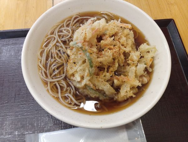 「朝のかき揚げそば410円」@いわもとQ 池袋店の写真