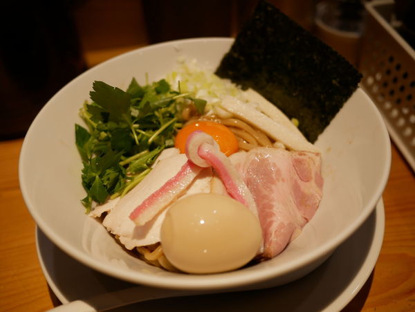 「濃厚卵のまぜSOBA＋サービス味玉」@Ginza Noodles むぎとオリーブの写真