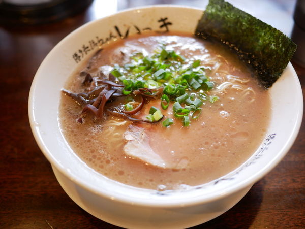 「ラーメン 粉落とし＋替え玉 粉落とし」@博多長浜らーめん いっきの写真