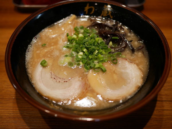 「わくらーめん 粉落とし」@博多とんこつラーメン わ蔵 御徒町店の写真