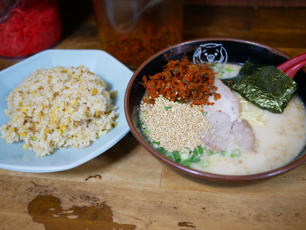 「博多ラーメン＋チャーハン 粉落とし」@博多ラーメン長浜や 上野店の写真