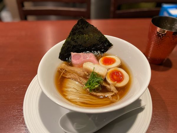 「津軽煮干し中華蕎麦（味玉入り）¥900」@酒肴場 屯の写真