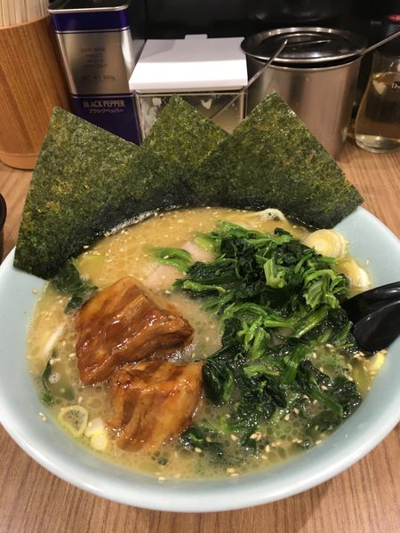 「並　ほうれん草増し　角煮丼」@千家 根岸店の写真