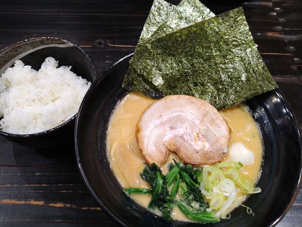 「豚骨醤油 ￥790」@横浜家系ラーメン坂戸家 霞ヶ関店の写真