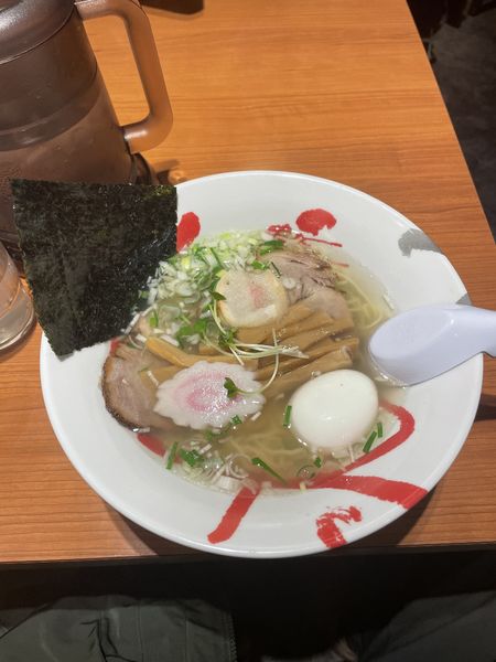 「あっさり特製塩ラーメン」@函館麺厨房 あじさい 東京ラーメンストリート店の写真