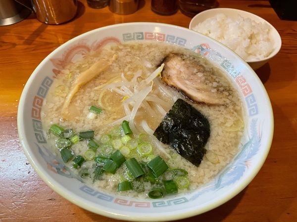 「ラーメン　半ライス」@中華そば専門店 木八 三島店の写真