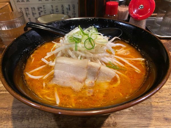 「辛みそとんこつらーめん大盛」@らーめんや よしともの写真