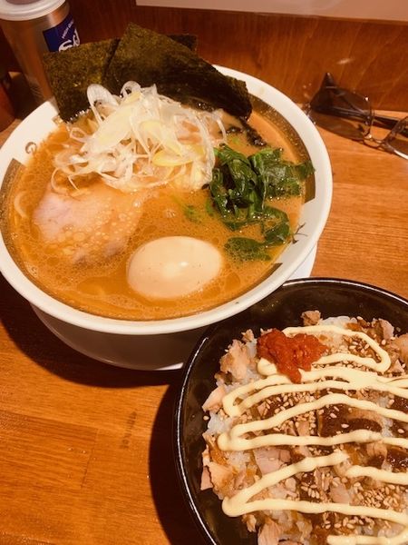 「特製ラーメン(並) 900円　ライス（食べ放題） 50円」@麺家 龍～Ryo～の写真