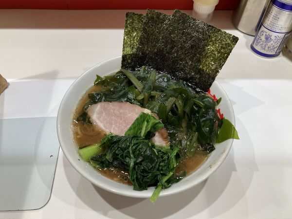 「ラーメン＋大船渡直送穂先わかめダブル」@ラーメン 三浦家の写真