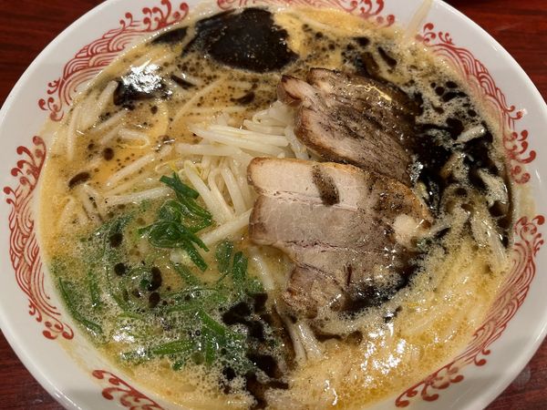 「炙り叉焼と黒マー油の味噌ﾗｰﾒﾝ大盛固め1044円」@バーミヤン 鴨居店の写真
