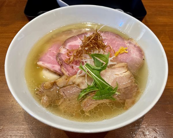 「焼豚塩そば+味玉」@中華そば 卯月屋の写真