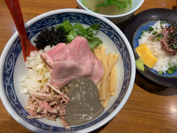 「【復活】煮干し油そば780円+海鮮丼（小）380円」@寿製麺よしかわ 川越店の写真