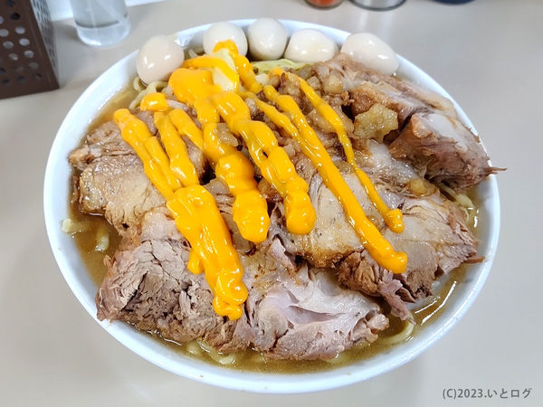 「大豚ラーメン500g（チーズ＋うずら）」@夢を語れ 山梨の写真