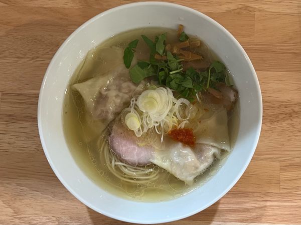 「海老ワンタン塩」@地球の中華そばの写真