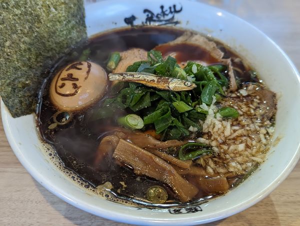 「突発限定煮干し醤油そば」@麺屋 丈六 キーノ和歌山店の写真