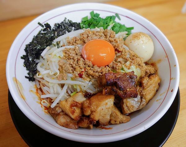 「誤爆まぜそば」@ラーメン・つけ麺 爆王の写真