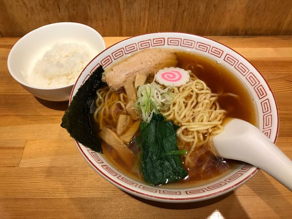 「煮干醤油ラーメン　800円」@らーめん 已己巳己の写真