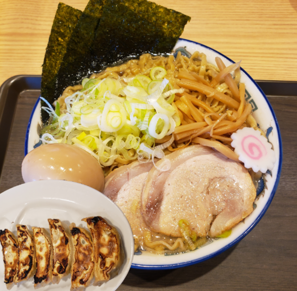 「特製中華そば大盛 ぎょうざ」@舎鈴 熊谷店の写真