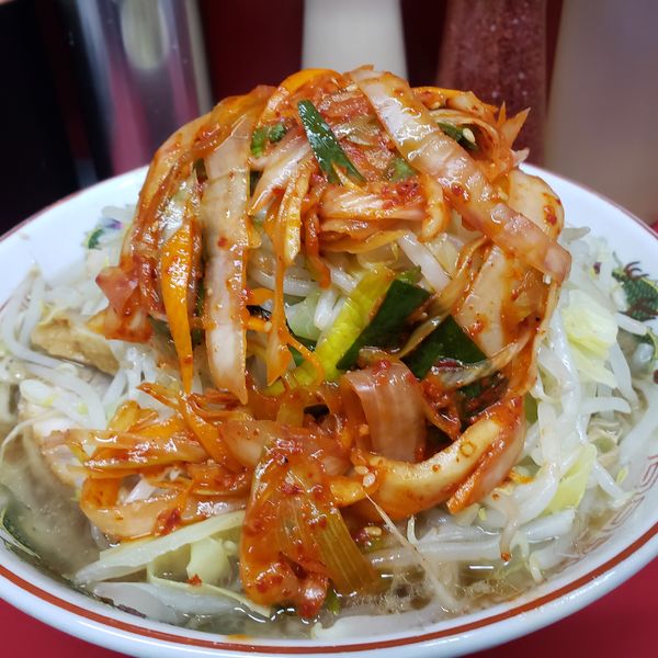 「小麺少な目、ニンニクヤサイ、スーパーキムチ」@ラーメン二郎 湘南藤沢店の写真
